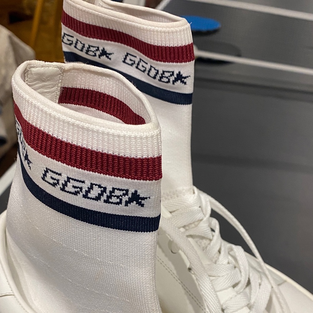 Golden Goose Cream Sneakers with Gold Detail - Picture 4 of 12
